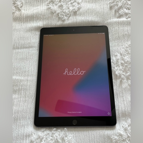 iPad 8th Generation WiFi + Cellular - 128gb - Space Gray - Like New - Picture 1 of 8